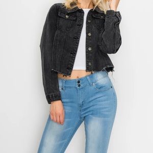 The style between us black cropped jacket